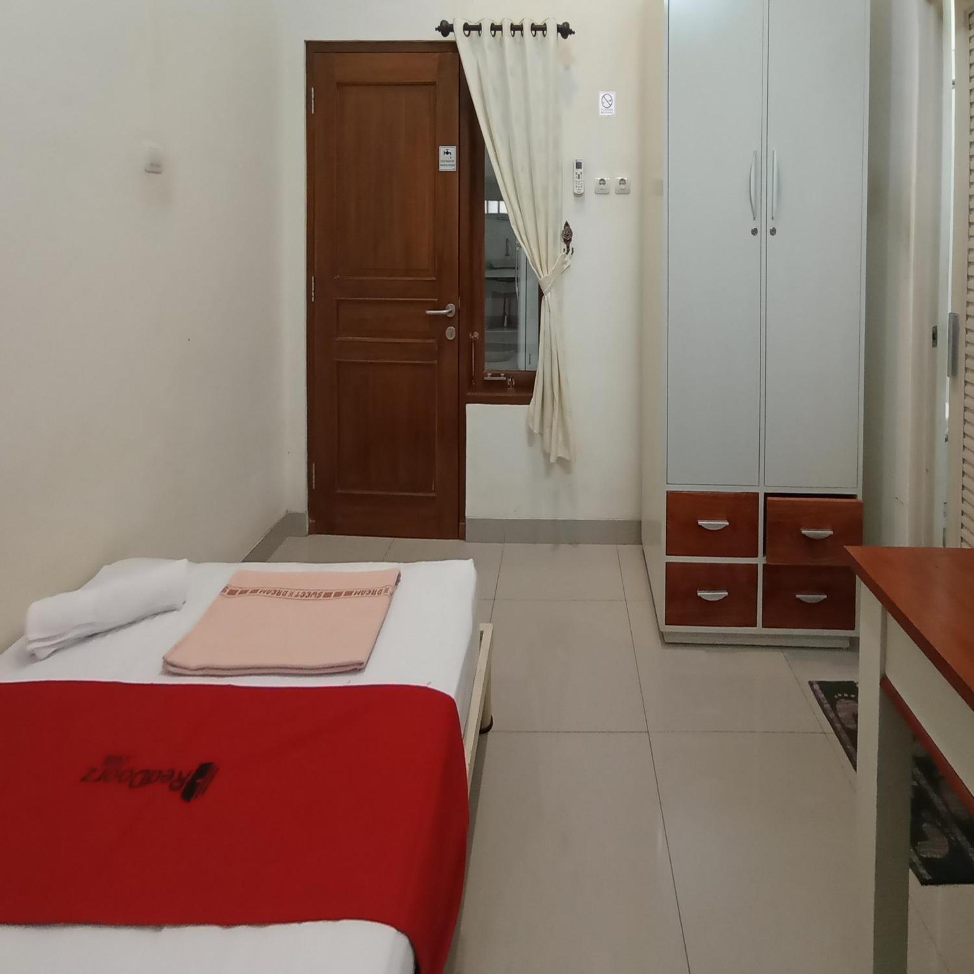 Reddoorz At Syariah House Purwokerto Hotel Kültér fotó