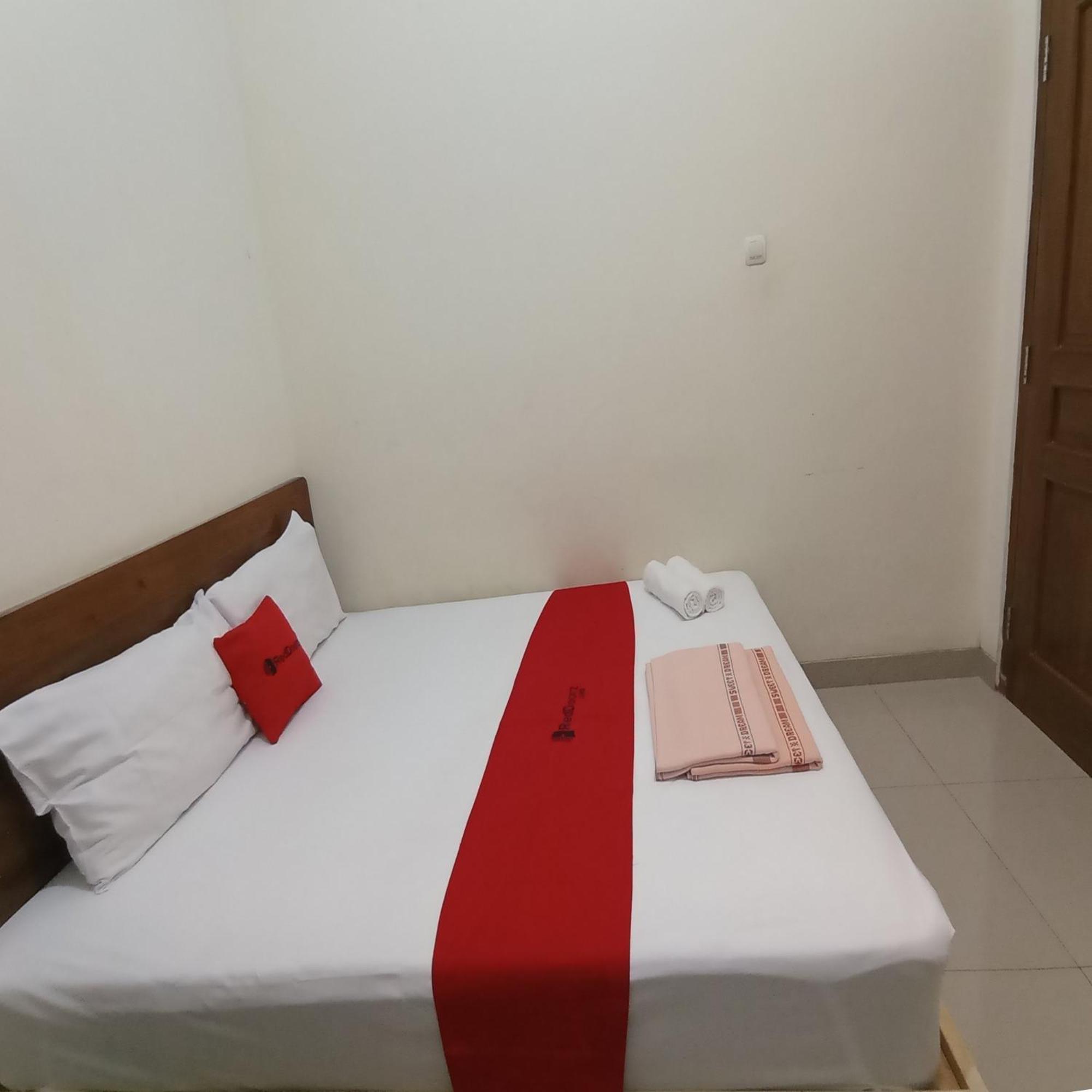 Reddoorz At Syariah House Purwokerto Hotel Kültér fotó