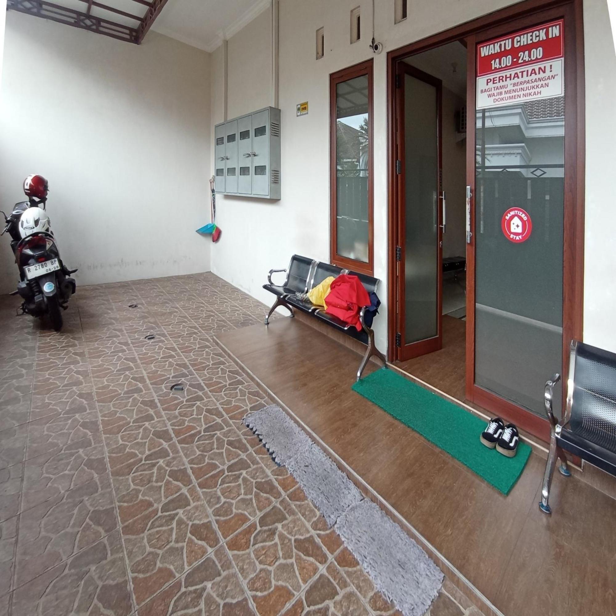 Reddoorz At Syariah House Purwokerto Hotel Kültér fotó